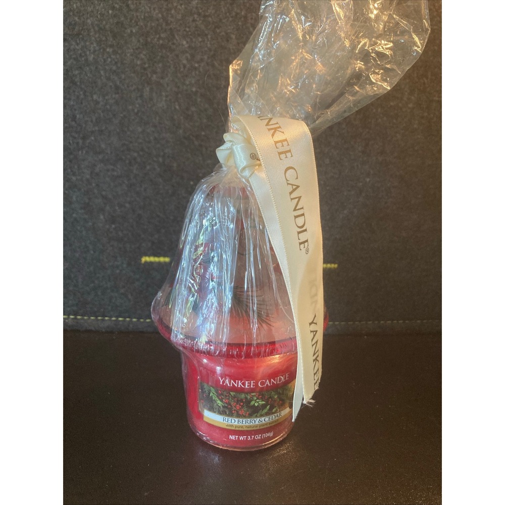 Yankee Candle Red Berry & Cedar 3.7oz Jar w/Poinsettia Crackle Glass Shade New